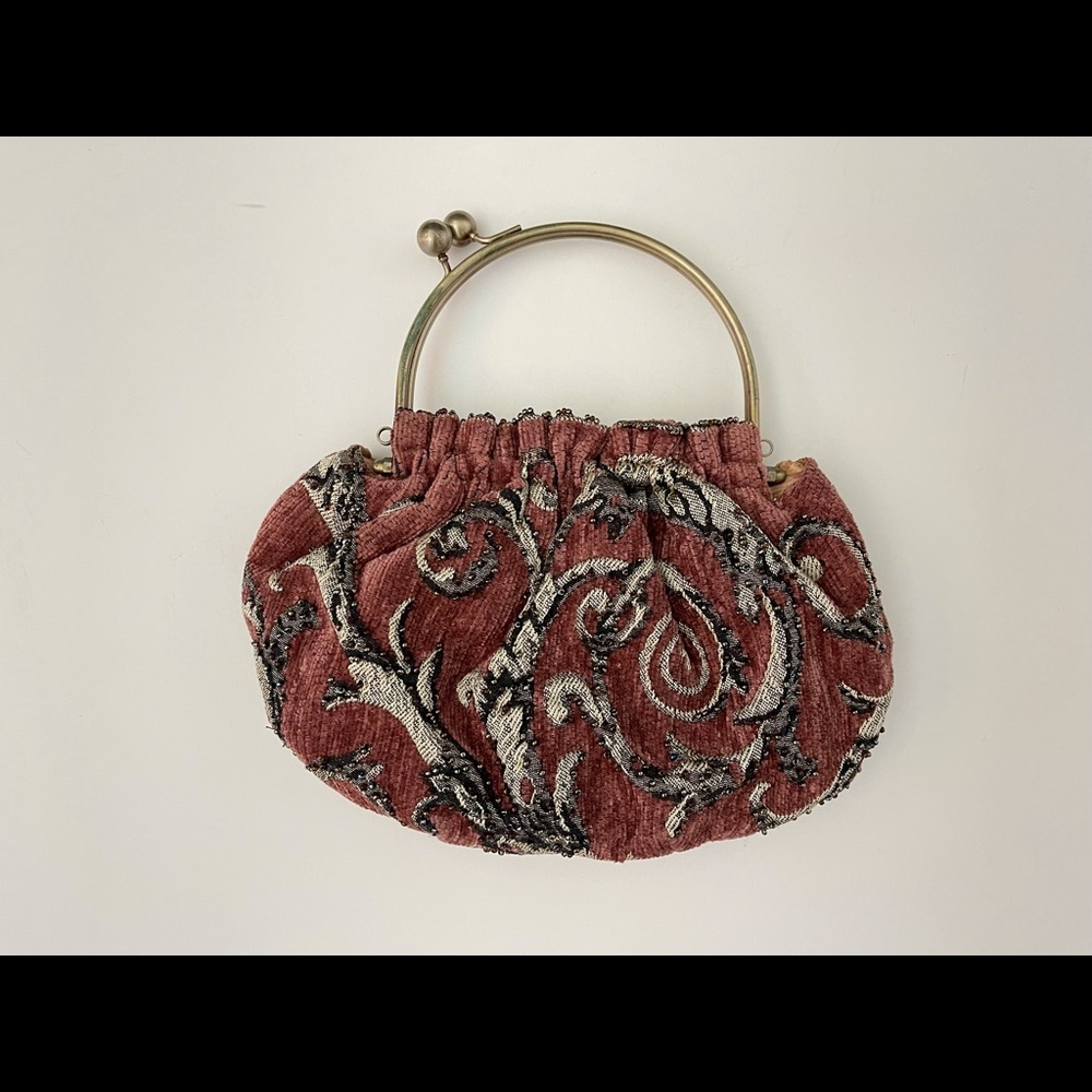 Kisslock handbag